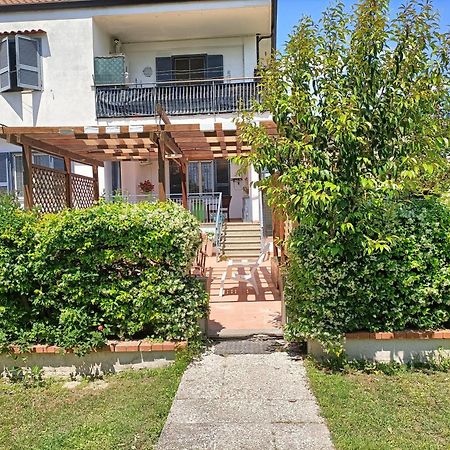 Apartmán Il Giardino Degli Ulivi Giugliano In Campania Exteriér fotografie